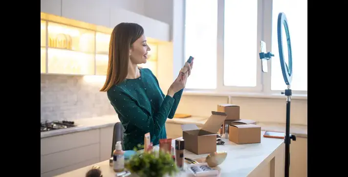 How Does Amazon Advertise Their Products?